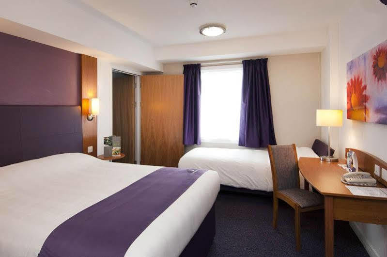 Premier Inn קולצ'סטר מראה חיצוני תמונה