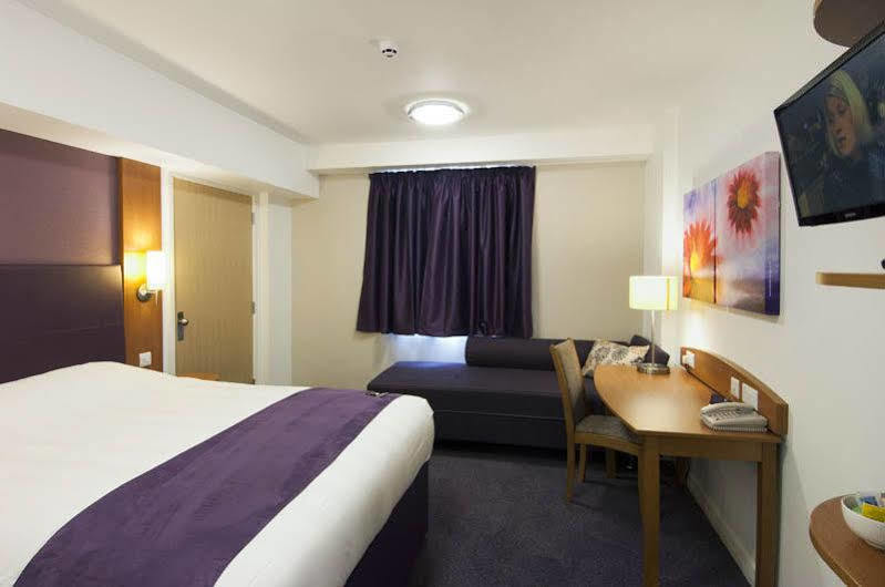 Premier Inn קולצ'סטר מראה חיצוני תמונה